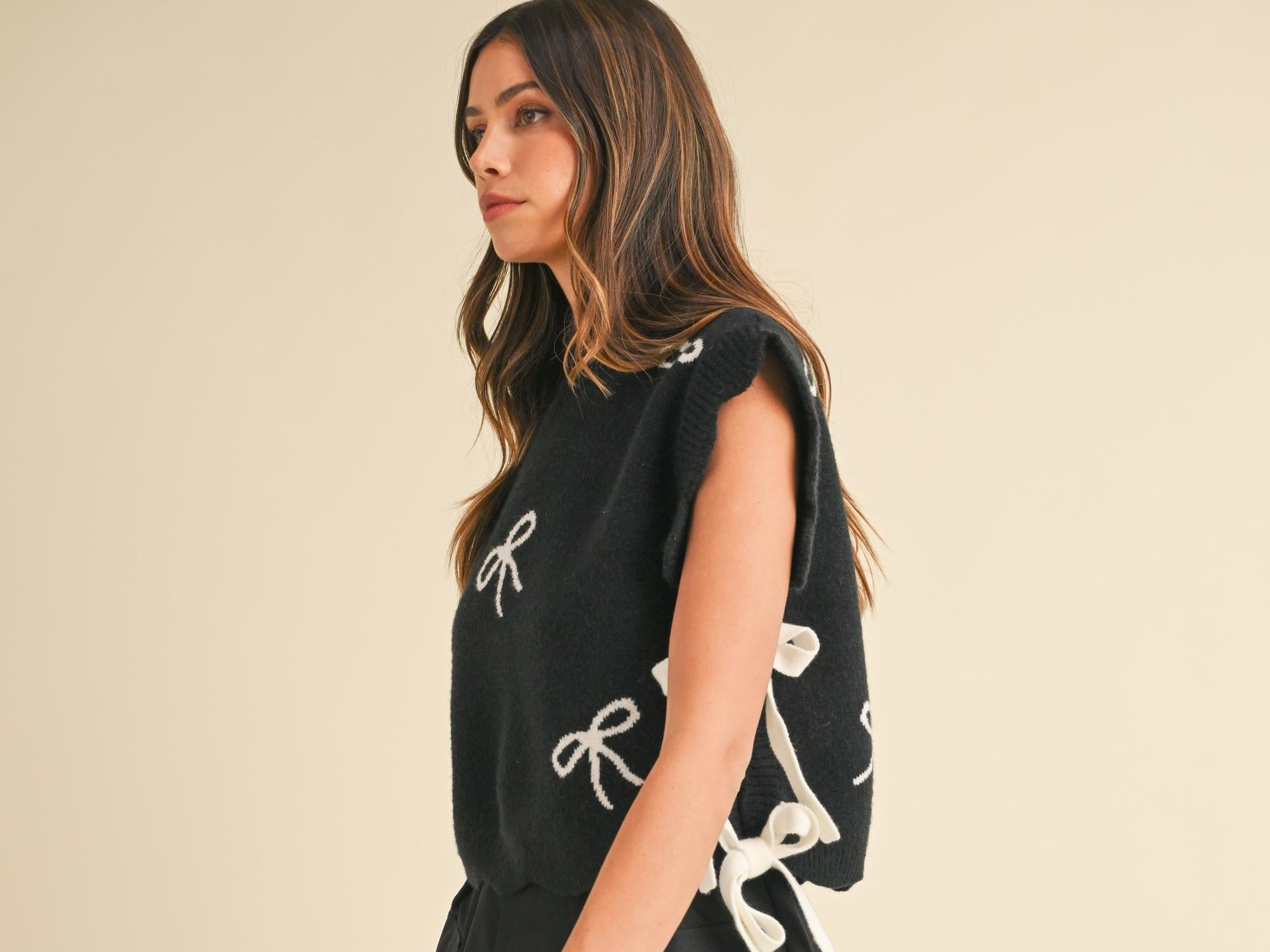 BOW PRINT KNIT SCALLOPED VEST WITH SIDE BOW