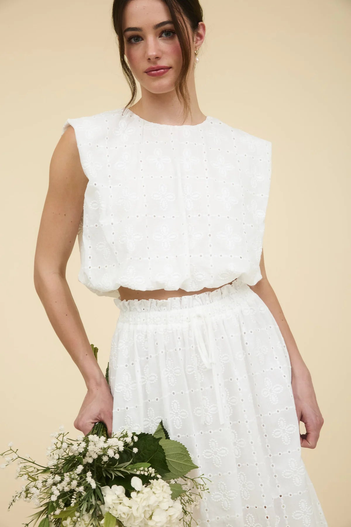 EYELET SLEEVELESS BALLOON HEM BLOUSE