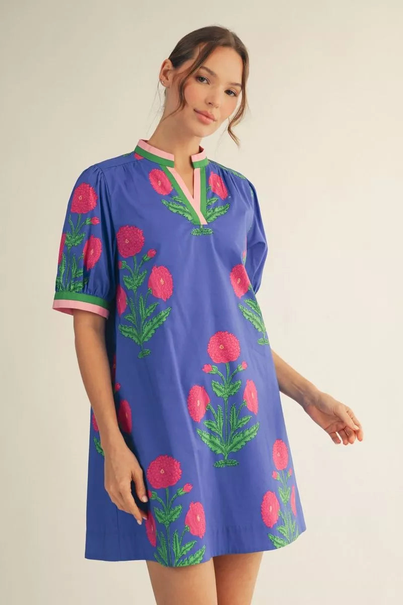 Floral Short Sleeves shift dress with side pockets.