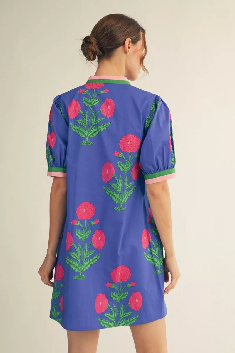 Floral Short Sleeves shift dress with side pockets.