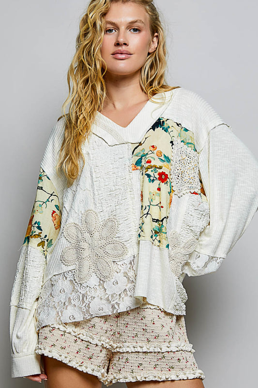 V-neck Romantic top with floral printed