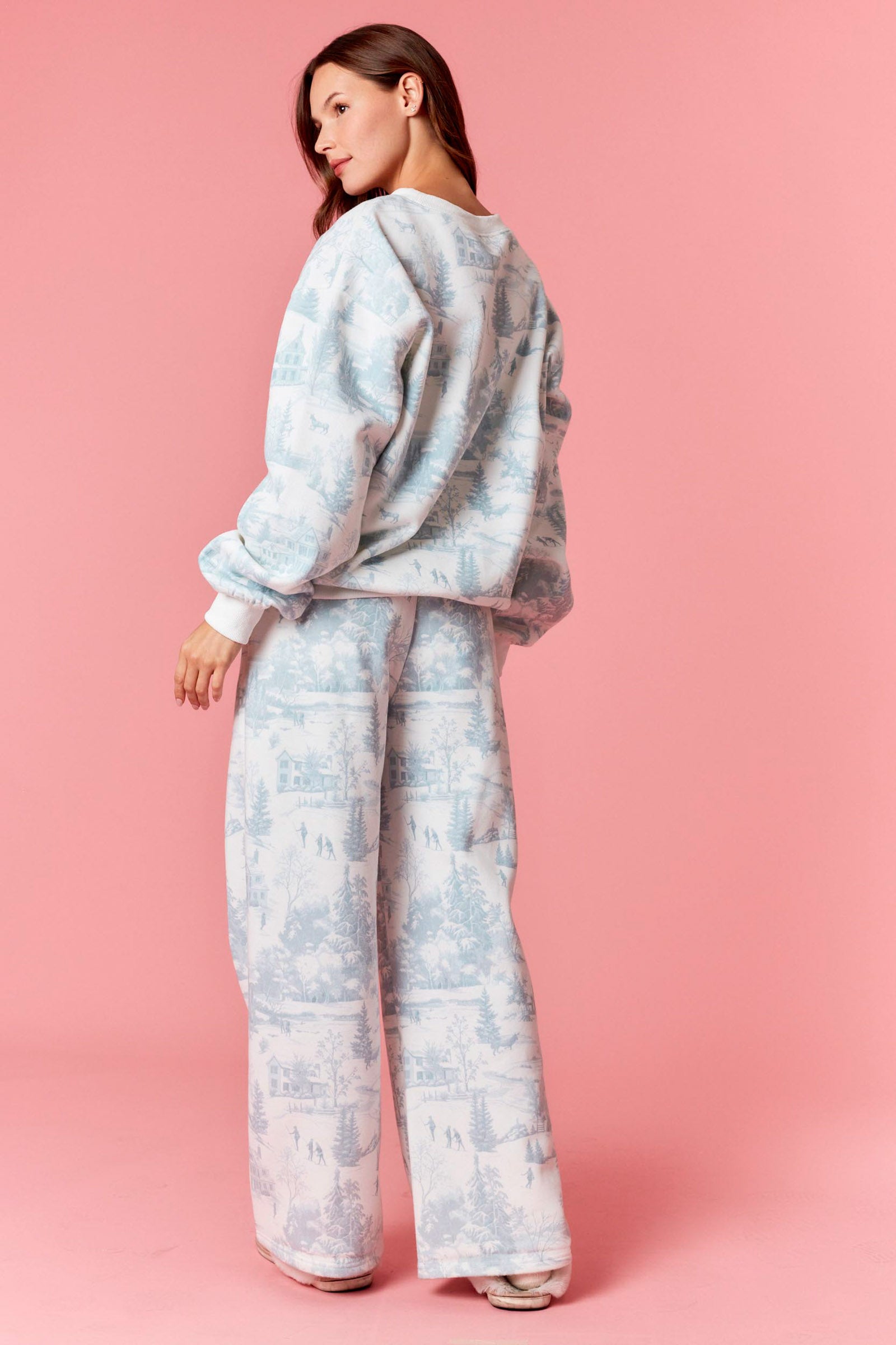 Holiday Scenery Printed Fleece Sweatshirt and Sweatpants Set