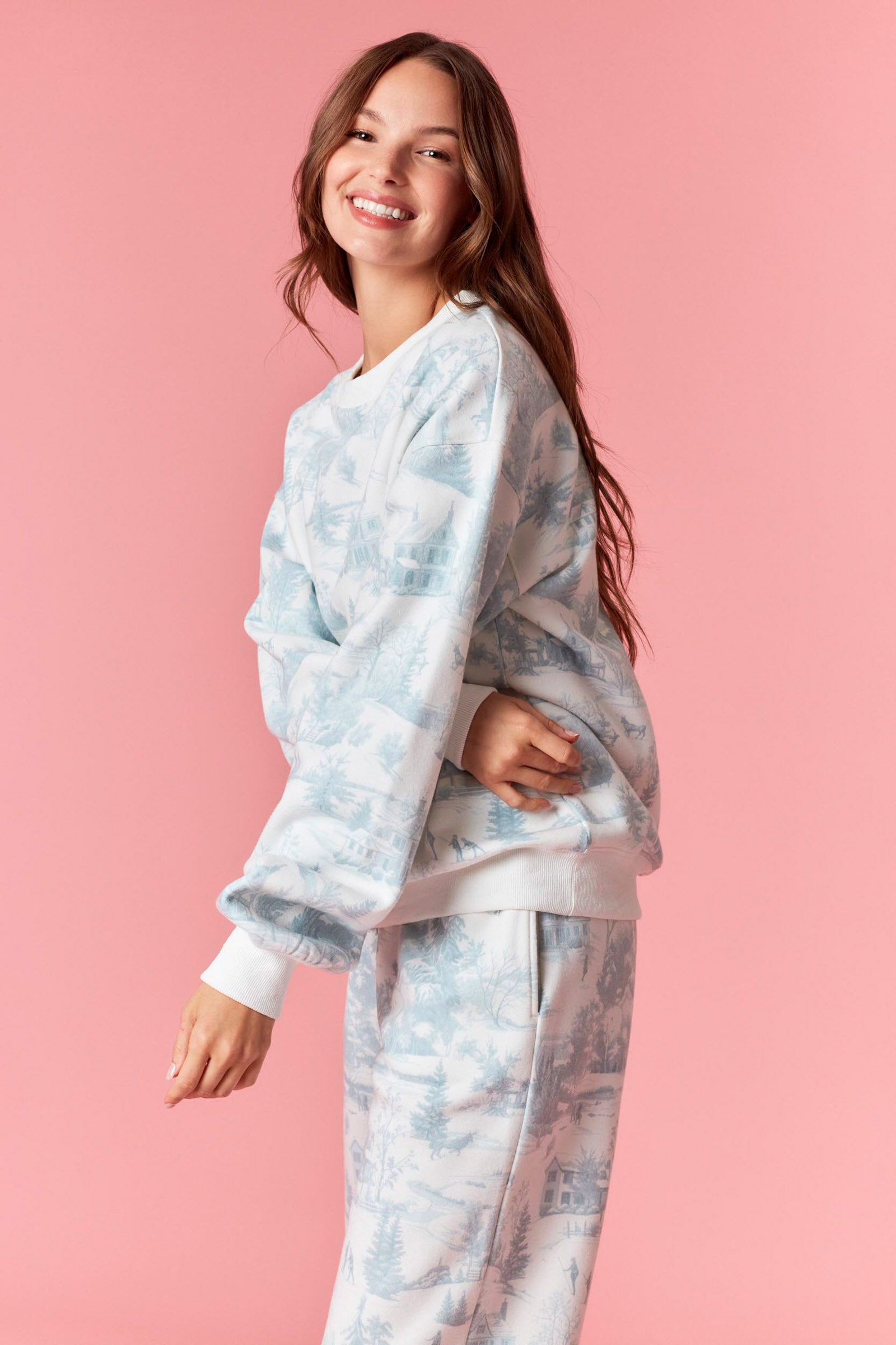 Holiday Scenery Printed Fleece Sweatshirt and Sweatpants Set